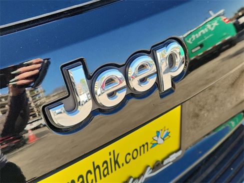 Used 2021 Jeep Grand Cherokee Limited image 31