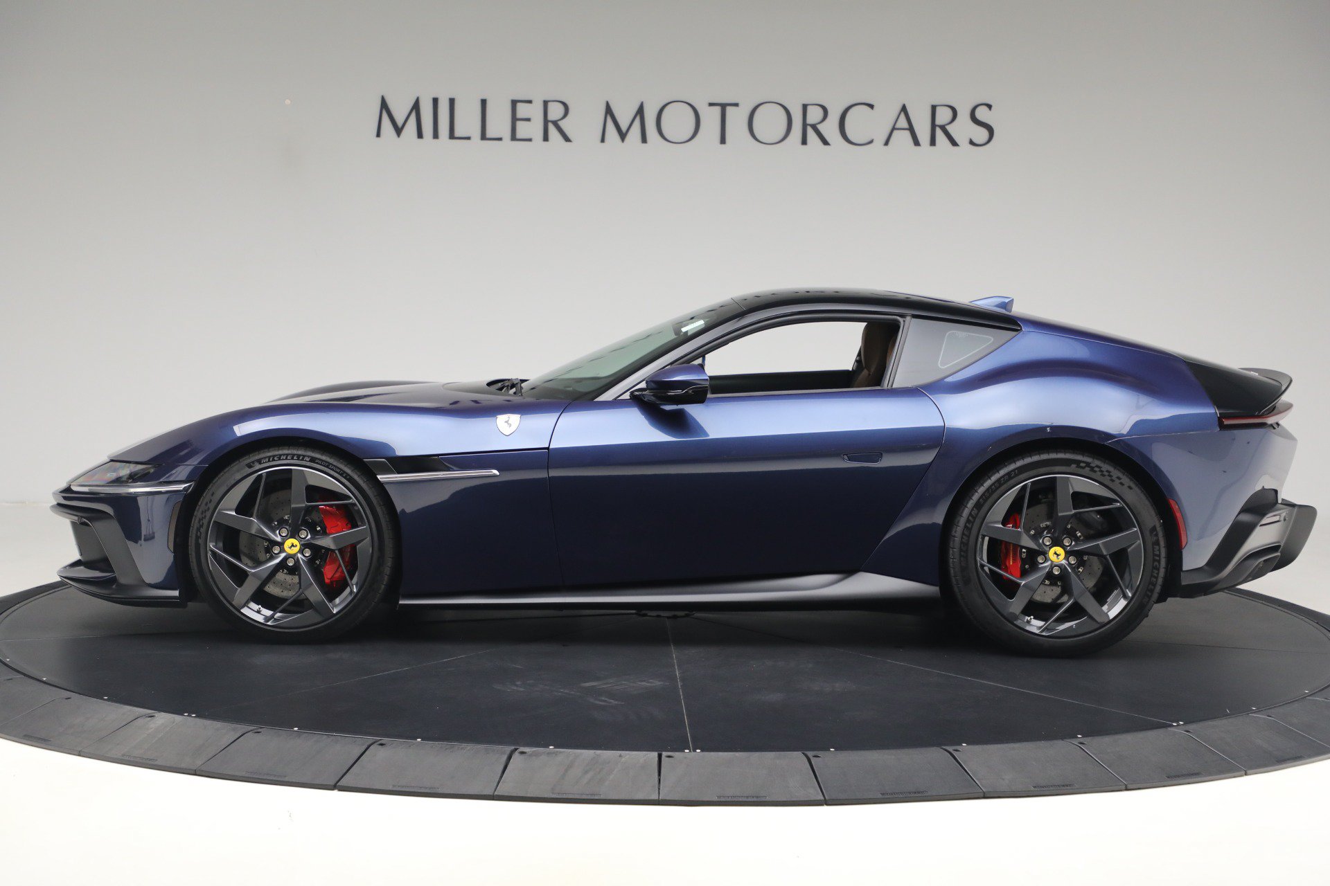 Certified 2025 Ferrari 12Cilindri RWD image 3