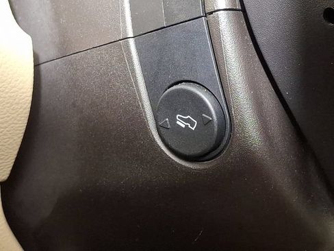 Used 2015 Ford Taurus SEL w/ Equipment Group 201A FWD image 25