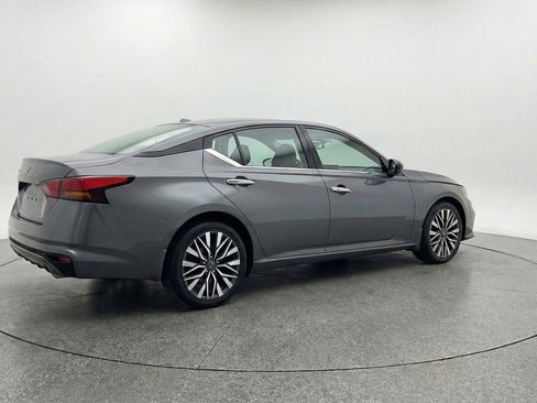 Used 2025 Nissan Altima 2.5 SV FWD image 9