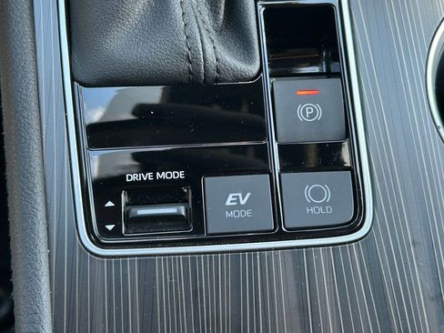 Used 2024 Toyota Sienna Platinum image 36