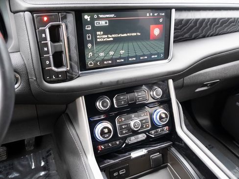 Used 2024 GMC Yukon Denali image 3