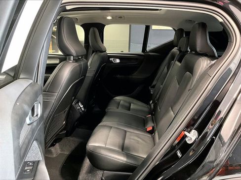 Used 2025 Volvo XC40 B5 Core image 23