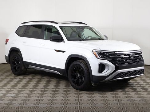 Certified 2024 Volkswagen Atlas Peak Edition SEL AWD/4WD image 2