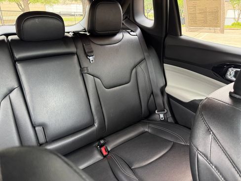 Used 2025 Jeep Compass Limited image 37