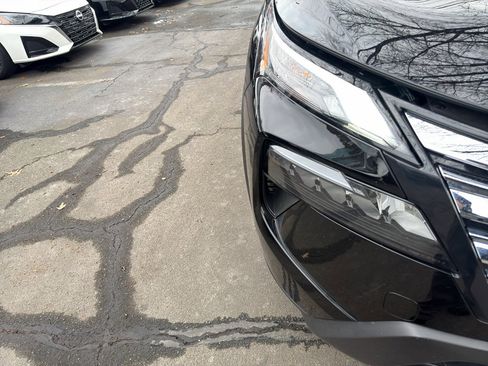 Certified 2024 Nissan Rogue SV image 10