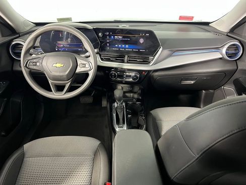 Used 2025 Chevrolet Trax LT image 14