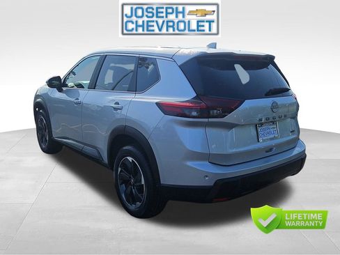 Used 2025 Nissan Rogue SV AWD/4WD image 3