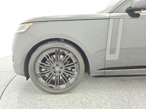 Used 2025 Land Rover Range Rover SE AWD/4WD image 17