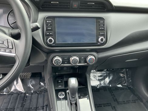 Used 2023 Nissan Kicks SV FWD image 13
