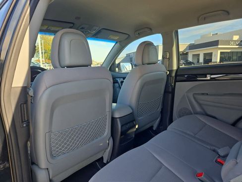 Used 2015 Kia Sorento LX image 17