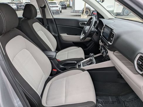 Used 2025 Hyundai Venue SEL FWD image 30