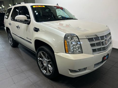 Used 2014 Cadillac Escalade Platinum AWD/4WD image 2