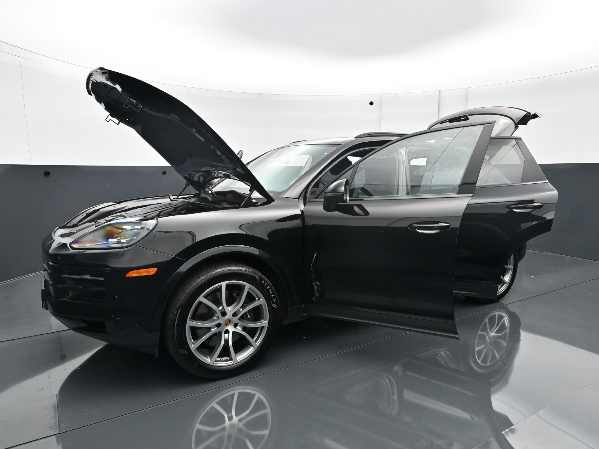 Used 2024 Porsche Cayenne AWD/4WD image 33