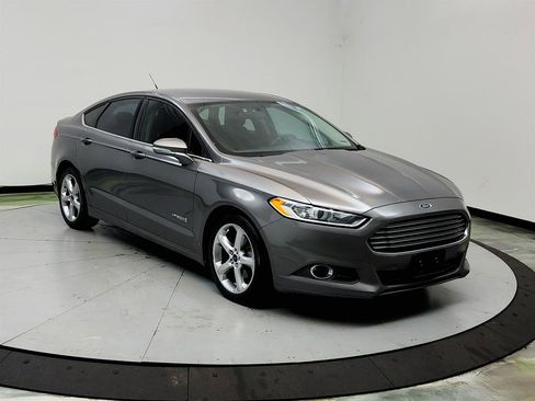 Used 2014 Ford Fusion SE FWD image 3