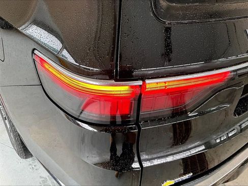 Used 2024 Jeep Wagoneer L Series II w/ Flexible Seating Group AWD/4WD image 33