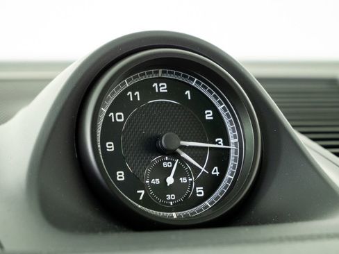 New 2026 Porsche Macan image 17