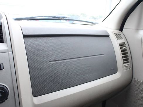 Used 2010 Ford Escape XLT AWD/4WD image 17