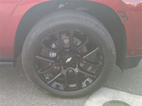 Used 2023 Chevrolet Tahoe Premier w/ Advanced Technology Package image 9