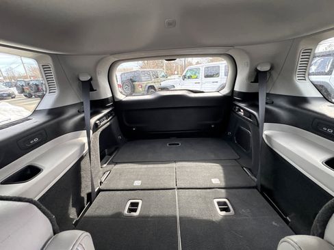 Used 2023 Jeep Grand Cherokee L Overland w/ Luxury Tech Group IV image 37