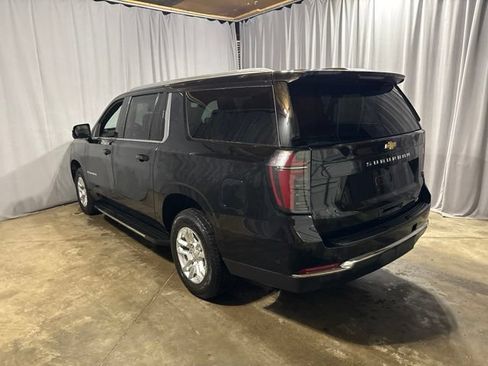 Used 2025 Chevrolet Suburban LT AWD/4WD image 11
