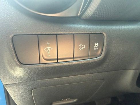 Used 2022 Hyundai Kona Limited AWD/4WD image 19