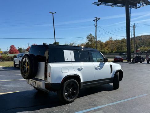 Used 2024 Land Rover Defender 110 S image 3
