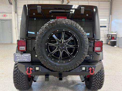 Used 2016 Jeep Wrangler Unlimited Rubicon AWD/4WD image 3