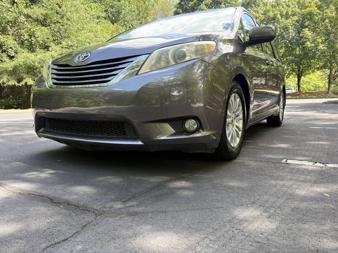 Used 2016 Toyota Sienna XLE FWD image 41