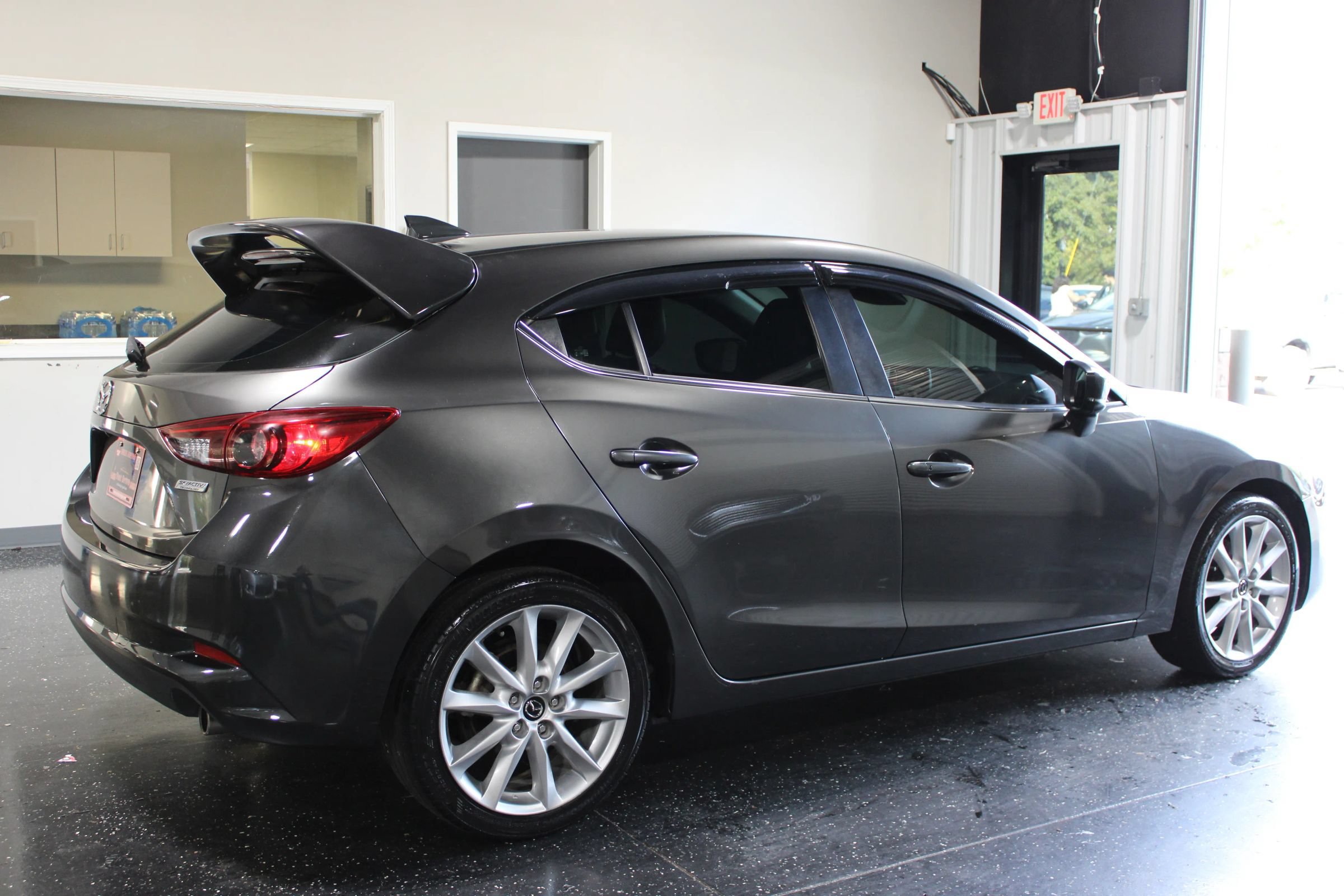 Used 2018 MAZDA MAZDA3 Touring FWD image 3