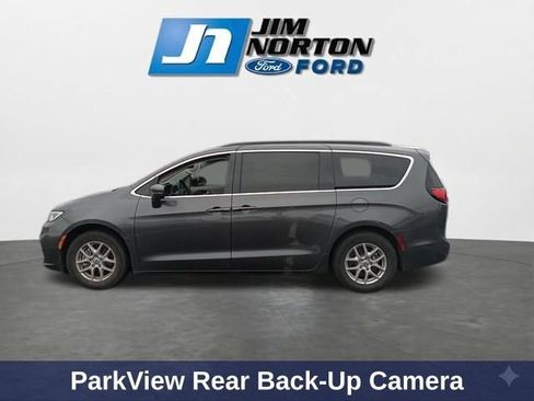 Used 2022 Chrysler Pacifica Touring-L image 6