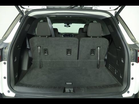 Used 2019 Chevrolet Traverse LT FWD image 17