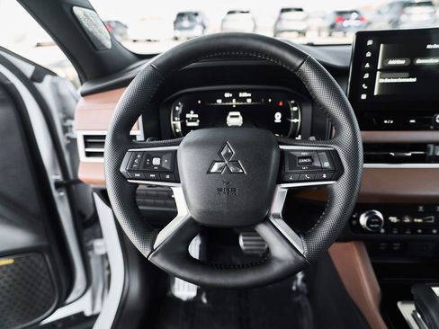 Used 2025 Mitsubishi Outlander SEL AWD/4WD image 19