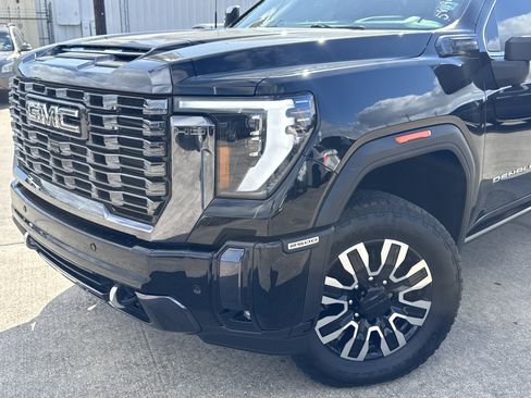 Used 2024 GMC Sierra 2500 Denali Ultimate image 2