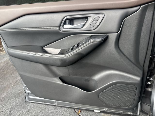 Used 2023 Nissan Rogue SL w/ SL Premium Package FWD image 27