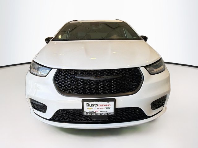 Used 2025 Chrysler Pacifica Limited FWD image 2