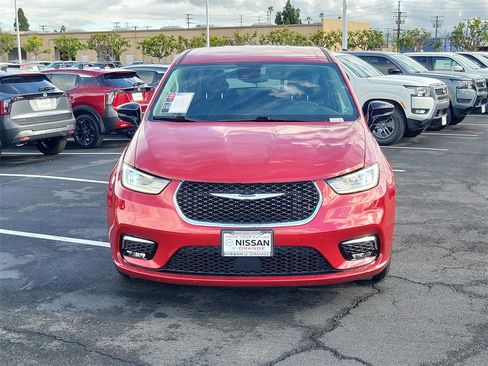 Used 2024 Chrysler Pacifica Touring-L image 28