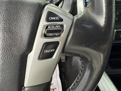 Used 2017 Nissan Titan SV AWD/4WD image 15