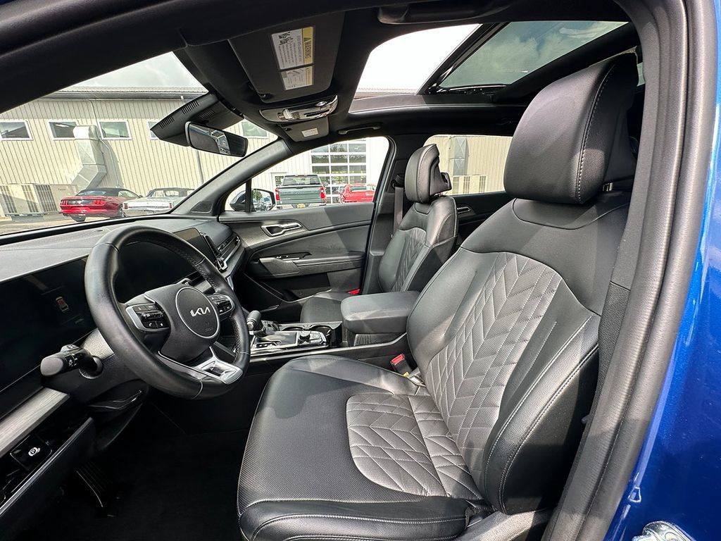 Used 2025 Kia Sportage X-Line w/ Premium Package AWD/4WD image 3