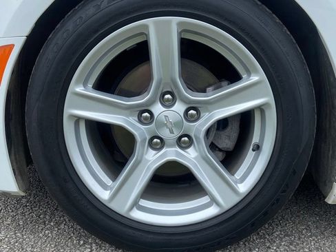 Used 2022 Chevrolet Camaro LT RWD image 9