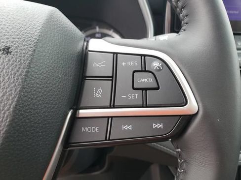 Used 2024 Toyota Highlander XLE AWD/4WD image 22