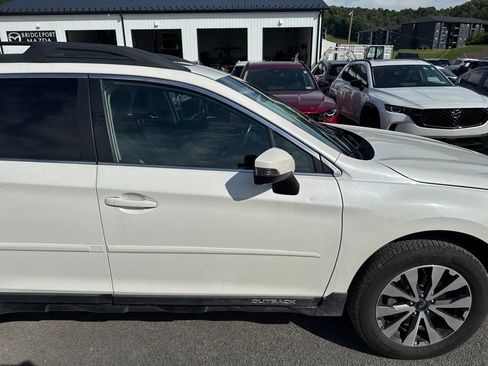 Used 2017 Subaru Outback 2.5i Limited AWD/4WD image 8