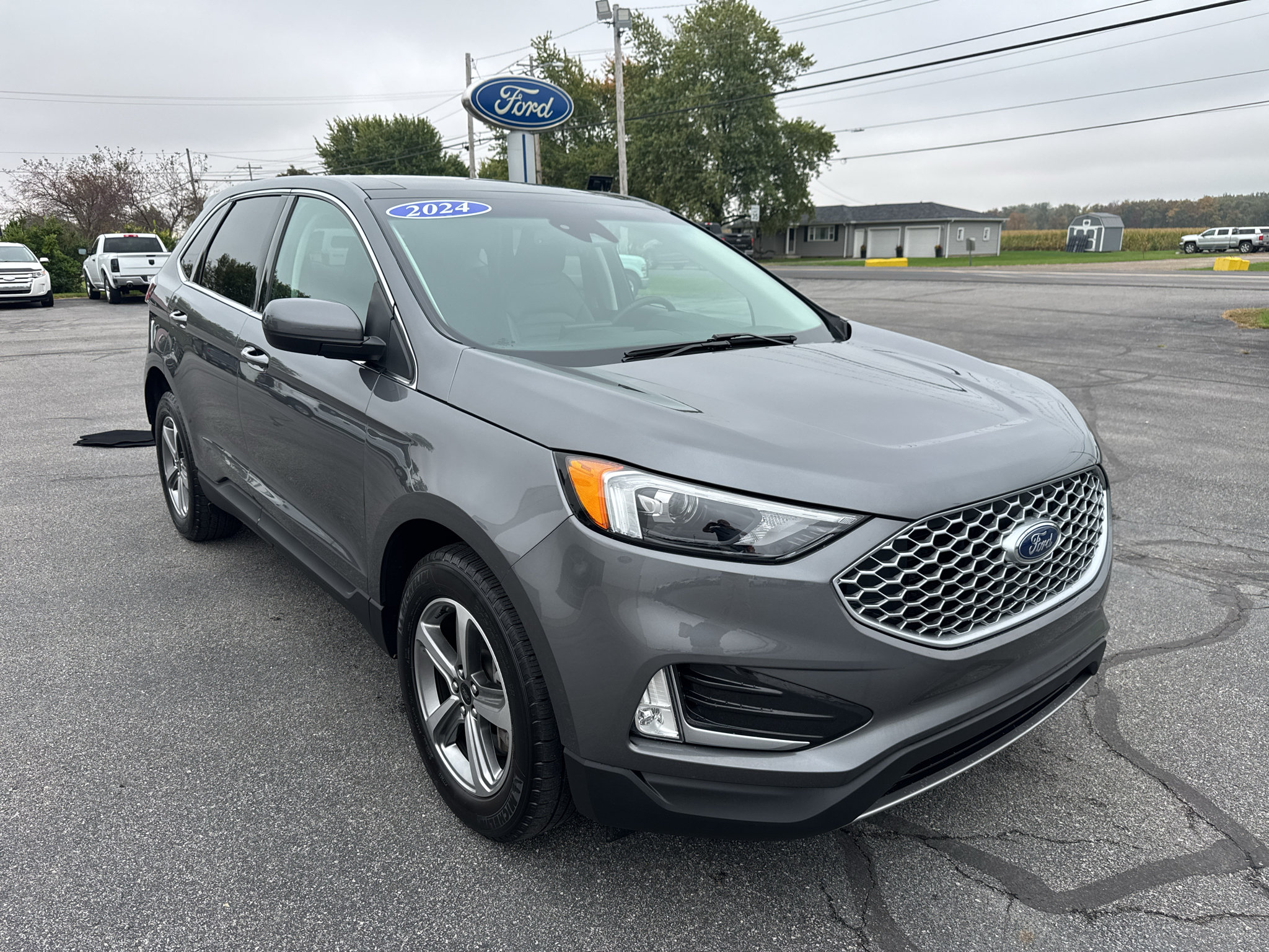 Used 2024 Ford Edge SEL w/ Convenience Package AWD/4WD image 3