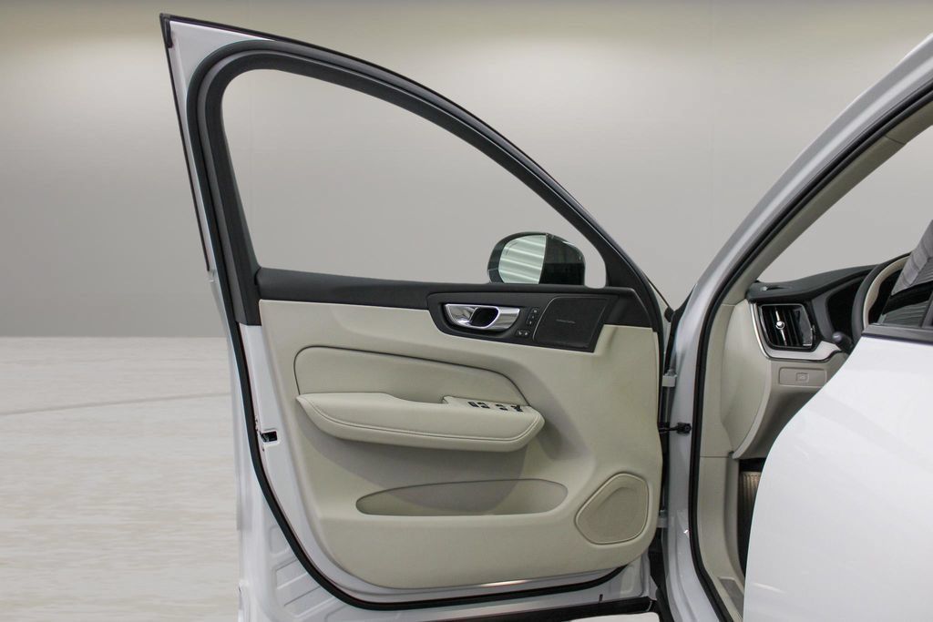 Certified 2026 Volvo XC60 B5 Ultra w/ Protection Package Premier AWD/4WD image 21