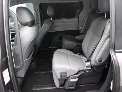 Used 2021 Toyota Sienna Limited FWD image 14