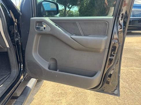 Used 2014 Nissan Frontier PRO-4X w/ Pro-4x Luxury Package AWD/4WD image 19