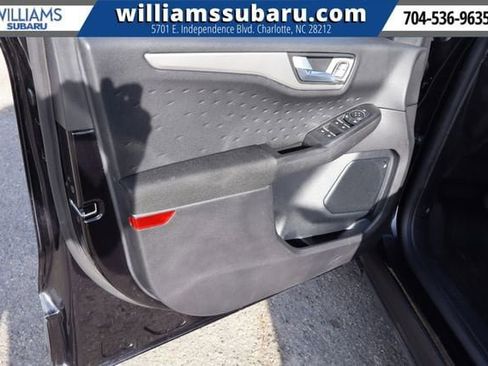 Used 2020 Ford Escape SE image 17