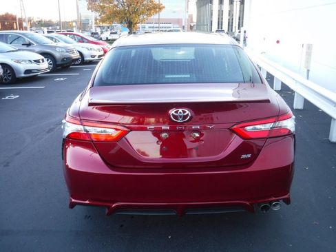 Used 2018 Toyota Camry SE image 9