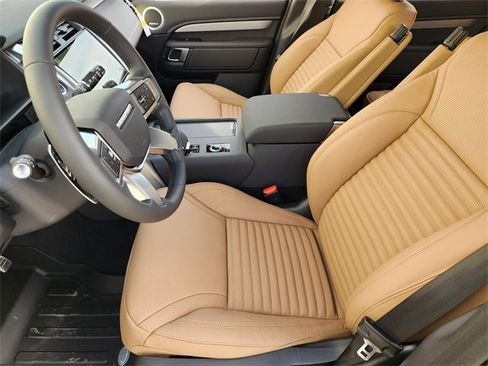 New 2026 Land Rover Discovery Limited Edition image 8