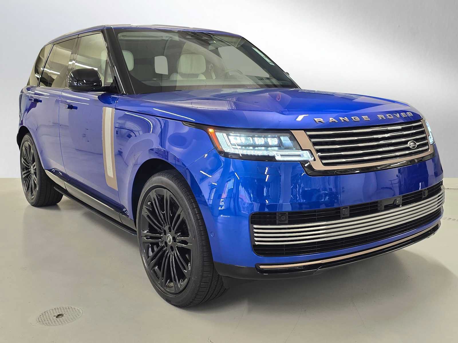 New 2025 Land Rover Range Rover SV AWD/4WD image 7